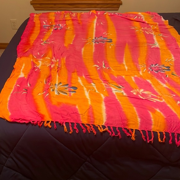 Can turn into a dress/cover up - Picture 1 of 2